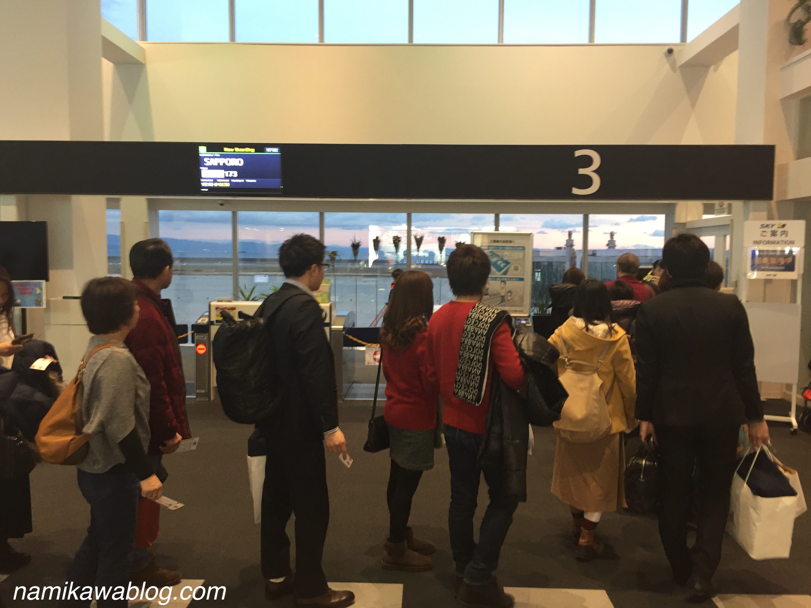 神戸空港3番搭乗口の搭乗開始