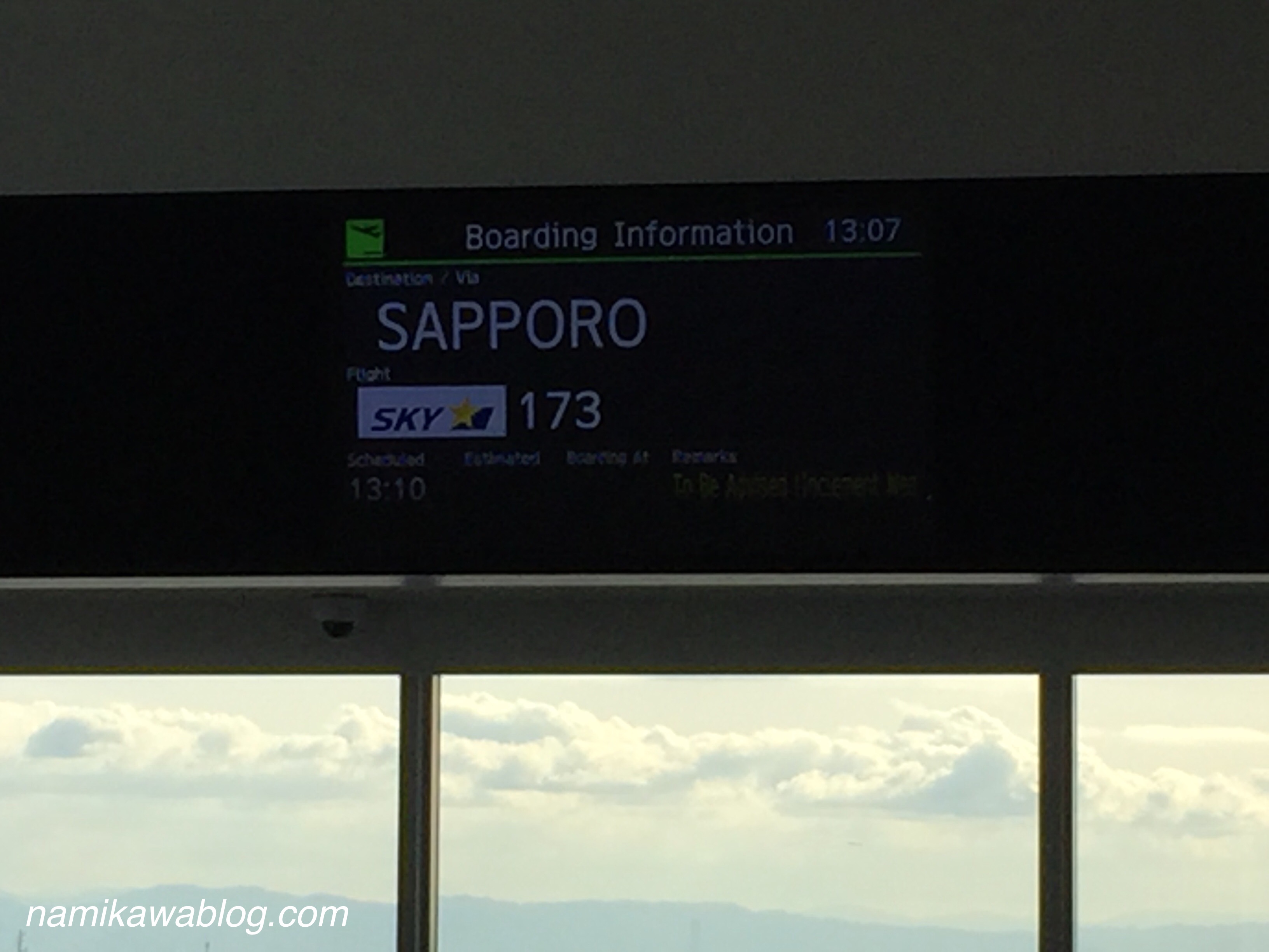 神戸空港搭乗口の電光掲示板