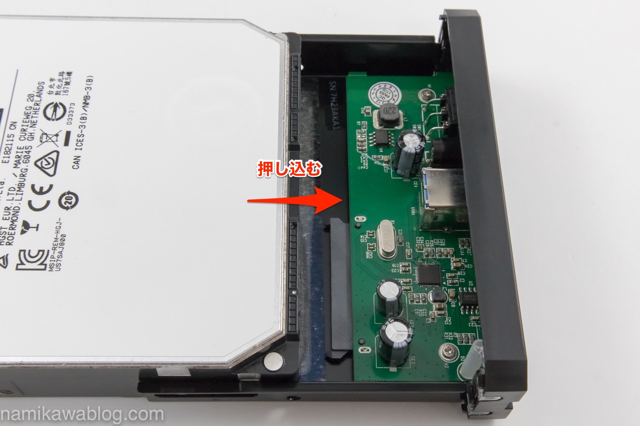 Inateck 2.5/3.5インチ USB3.0 HDD外付けケース「FE3001」のフロントケースにHGST Deskstar NAS 8TBを取り付け作業