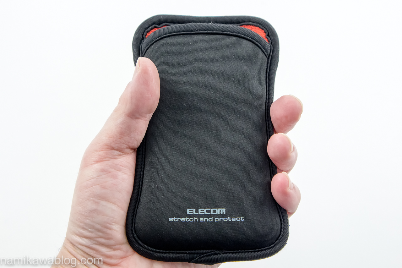 ELECOM スマートフォン用ポーチ スリップインタイプ 4インチ対応 ブラック P-01SNCBK 握る状況